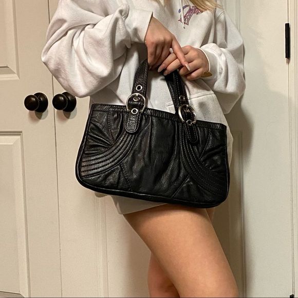 Stuart Weitzman black pebbled leather armpit small pouchette purse bag contrast - Picture 6 of 6